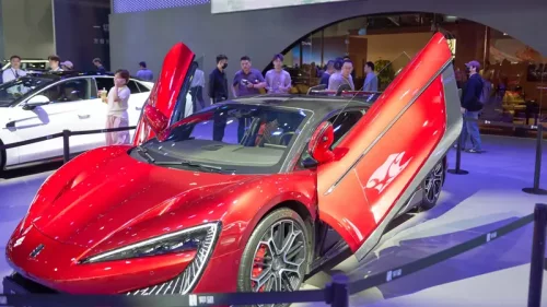 世界に30台のみ存在する、時速496kmに達するスポーツカー：写真