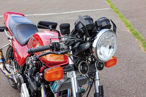 HAMACHAN CB750F（ホンダ CB750F）セパハンでサーキットにも軸を置くバリ伝オマージュFB【Heritage&amp;Legends】