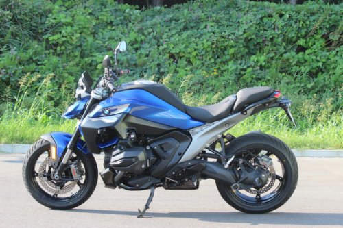 軽さは正義！ 誰もが気軽に乗れるオールラウンドバイク BMW R1300R(ASA仕様)は街中からワインディングまでどこでも楽しい