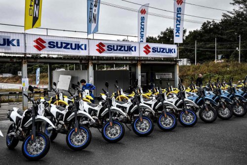 新型『DR-Z4S』に乗って思ったこと→スズキは「とんでもないバイク」を世に出してきたのでは……？【SUZUKI DR-Z4S／DRZ-4SM 試乗インプレ・レビュー DR-Z4S①】