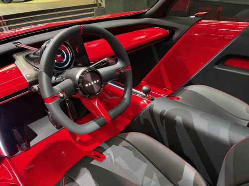 ひとりで乗ってもさみしくないマツダのクロスコンパクト。20代のデザイナーが考案 #JapanMobilityShow