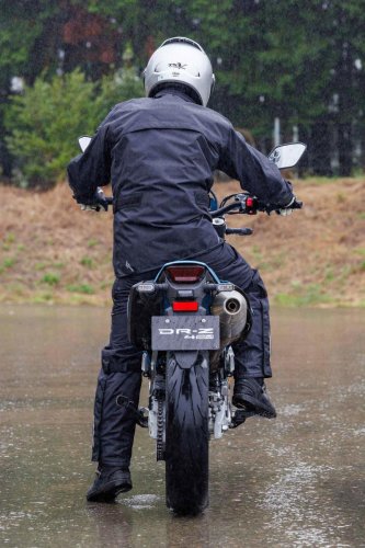 【レビュー】スズキ「DR-Z4SM」インプレ｜400ccクラスの新たな潮流 自由で爽快！胸の空く単気筒スポーツ