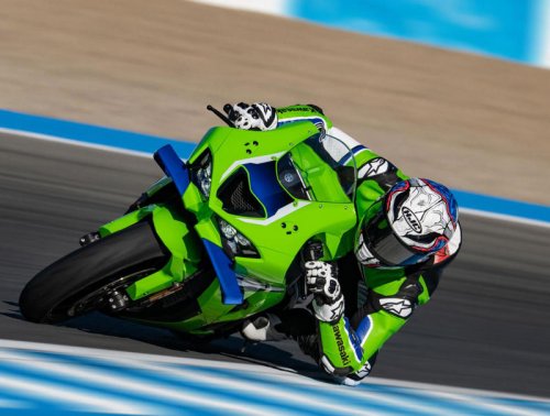 【世界初公開！】カワサキ「Ninja ZX-10R」新型登場！精悍フェイスに大型ウイングで空力向上、国内にも導入予定！【2026速報】