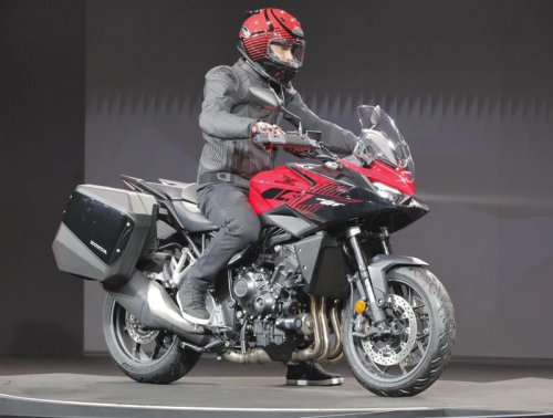 【世界初公開！】ホンダ「CB1000GT」ホーネットの血統を継ぐハイパフォーマンスツアラー登場！【2026速報】