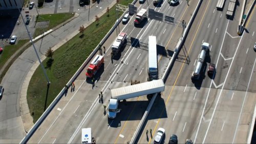 1 killed in multi-vehicle crash involving Amazon semi on I-75 NB
