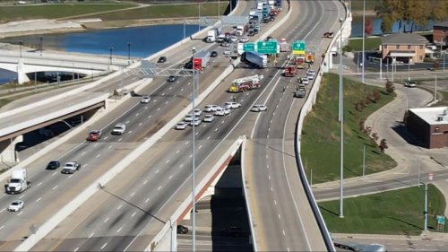 1 killed in multi-vehicle crash involving Amazon semi on I-75 NB