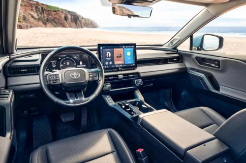 【世界No.1SUV】トヨタ「新型RAV4」登場…電動化で進化した“最強SUV”が再び走り出す