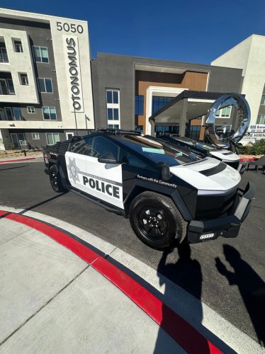 Las Vegas police unveil new Cybertruck fleet