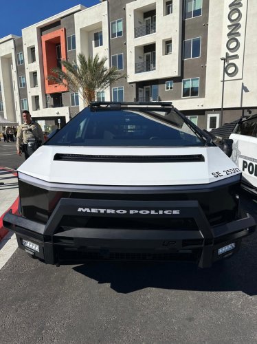 Las Vegas police unveil new Cybertruck fleet