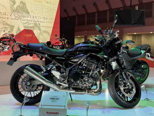 魅惑のビキニカウル！ カワサキ新型「Z900RSカフェ」をあらゆる角度から撮影〈バイク百景／ジャパンモビリティショー2025〉