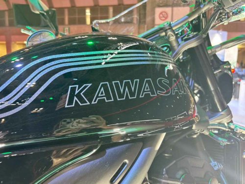 魅惑のビキニカウル！ カワサキ新型「Z900RSカフェ」をあらゆる角度から撮影〈バイク百景／ジャパンモビリティショー2025〉