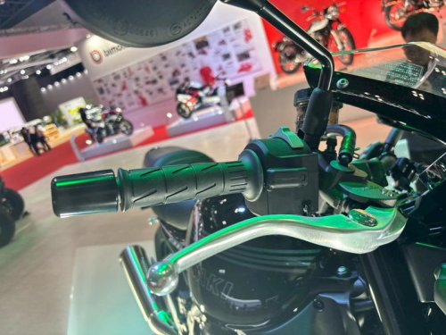 魅惑のビキニカウル！ カワサキ新型「Z900RSカフェ」をあらゆる角度から撮影〈バイク百景／ジャパンモビリティショー2025〉