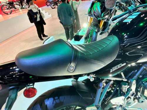 魅惑のビキニカウル！ カワサキ新型「Z900RSカフェ」をあらゆる角度から撮影〈バイク百景／ジャパンモビリティショー2025〉