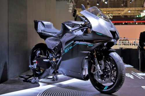 ヤマハの黒い三連星? 電動バイク3車種の詳細を実物で確認