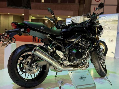 魅惑のビキニカウル！ カワサキ新型「Z900RSカフェ」をあらゆる角度から撮影〈バイク百景／ジャパンモビリティショー2025〉