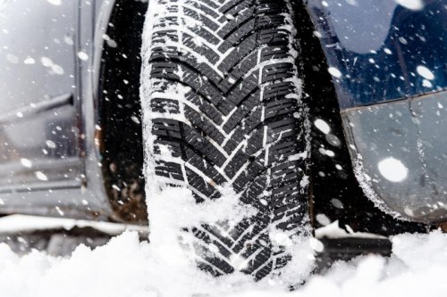 It took me less than 5 minutes to get 3 cars out of deep snow. Here's how to do it