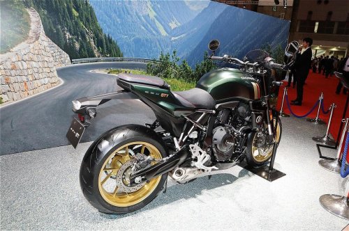 スズキ新型｢GSX-8T/GSX-8TT｣王座への挑戦状