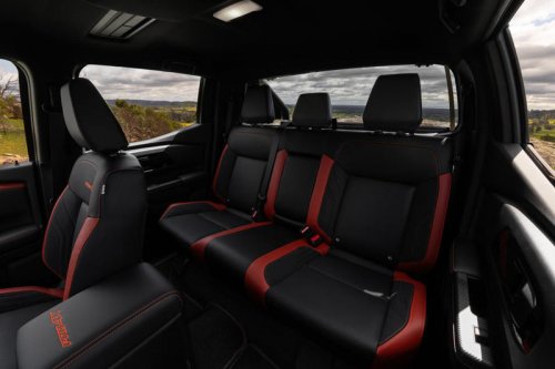 2.4Lディーゼル×新4WDで“本気の相棒”に進化！日産、新型ピックアップトラック「ナバラ」が豪州デビュー