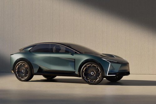 レクサス、LSの時代に終止符…“新しい感性”で未来を開く