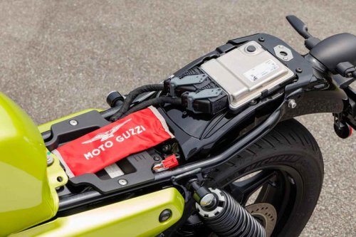 伝統を守り続ける孤高の存在「モト・グッツィV7シリーズ」最新モデルを試乗レビュー！