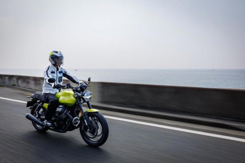 伝統を守り続ける孤高の存在「モト・グッツィV7シリーズ」最新モデルを試乗レビュー！