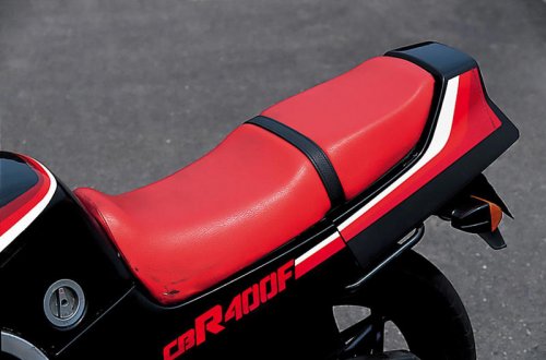 ホンダ「CBR400F（NC17）」（1984年）斬新な車体と2/4バルブ切り替え機構を持つREVエンジンで旋風を起こした、ホンダ第三世代の400cc並列4気筒車