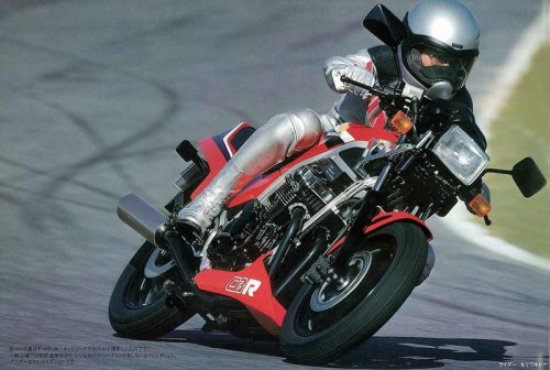 ホンダ「CBR400F（NC17）」（1984年）斬新な車体と2/4バルブ切り替え機構を持つREVエンジンで旋風を起こした、ホンダ第三世代の400cc並列4気筒車