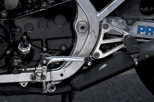 ホンダ「CBR400F（NC17）」（1984年）斬新な車体と2/4バルブ切り替え機構を持つREVエンジンで旋風を起こした、ホンダ第三世代の400cc並列4気筒車