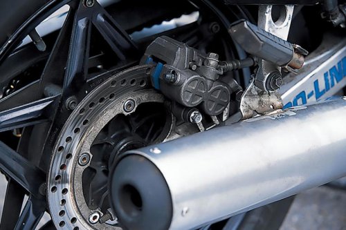 ホンダ「CBR400F（NC17）」（1984年）斬新な車体と2/4バルブ切り替え機構を持つREVエンジンで旋風を起こした、ホンダ第三世代の400cc並列4気筒車