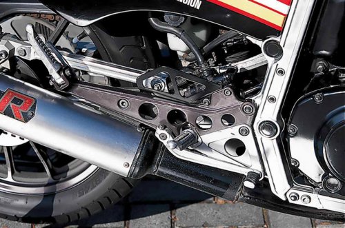 スズキ「GSX-R（GK71B）」（1984年）｜新開発エンジンとアルミフレームで未踏の軽さを実現