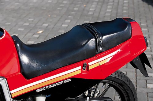 スズキ「GSX-R（GK71B）」（1984年）｜新開発エンジンとアルミフレームで未踏の軽さを実現