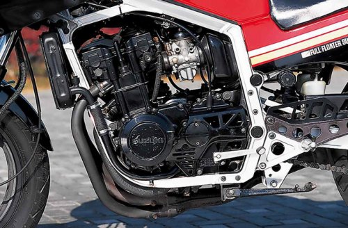 スズキ「GSX-R（GK71B）」（1984年）｜新開発エンジンとアルミフレームで未踏の軽さを実現