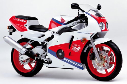 超高回転型エンジンが魅力! 4スト・250ccレーサーレプリカの歴史｜地方選手権で行われていたSP250レースで大活躍したカテゴリー