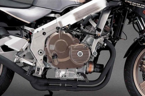 ホンダ「CBR400RR（NC23）」（1988年）｜エアロボディのCBR400R/NC23を元に車体を主に改良しRRを初めて名乗ったレプリカ