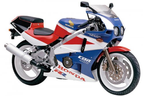 ホンダ「CBR400RR（NC23）」（1988年）｜エアロボディのCBR400R/NC23を元に車体を主に改良しRRを初めて名乗ったレプリカ