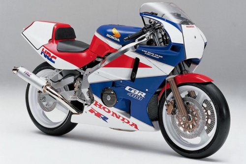ホンダ「CBR400RR（NC23）」（1988年）｜エアロボディのCBR400R/NC23を元に車体を主に改良しRRを初めて名乗ったレプリカ