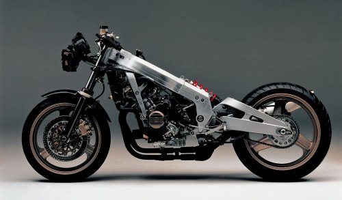 ホンダ「CBR400RR（NC23）」（1988年）｜エアロボディのCBR400R/NC23を元に車体を主に改良しRRを初めて名乗ったレプリカ