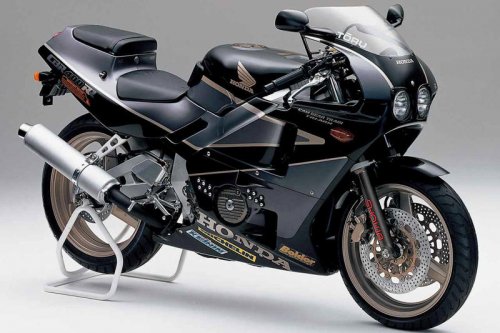 ホンダ「CBR400RR（NC23）」（1988年）｜エアロボディのCBR400R/NC23を元に車体を主に改良しRRを初めて名乗ったレプリカ