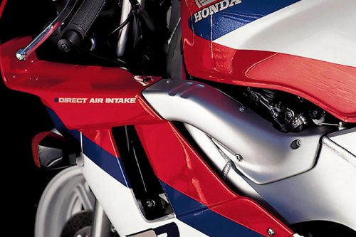 ホンダ「CBR400RR（NC29）」（1990年）新エンジンと低重心フレームによって第2世代に進化した“RR”