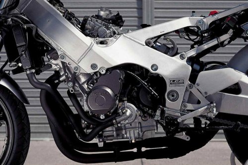 ホンダ「CBR400RR（NC29）」（1990年）新エンジンと低重心フレームによって第2世代に進化した“RR”