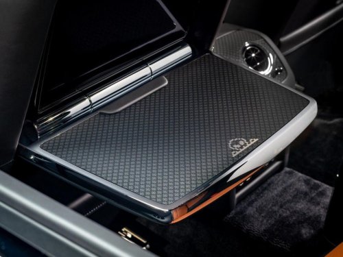 「8ビットで武装したゴースト」ロールスロイスが70年代アーケードを車内にそのまま召喚した