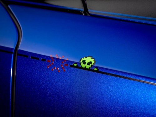 「8ビットで武装したゴースト」ロールスロイスが70年代アーケードを車内にそのまま召喚した