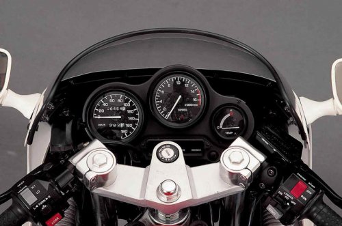 ヤマハ「FZR400（1WG）」（1988年）86年の初期型FZRを元にエンジンを改良し排気デバイスを加える