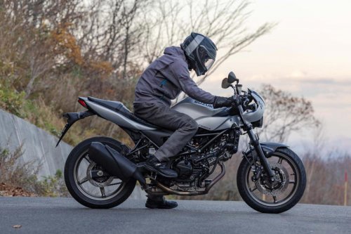 スズキ『SV650X』ってどんなバイク？ 燃費や足つき性、スペックの他、おすすめポイントや装備を解説します！【スズキのバイク！の新車図鑑▶650cc編／SUZUKI SV650X（2025）】