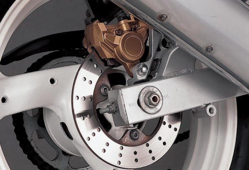 ヤマハ「FZR400（1WG）」（1988年）86年の初期型FZRを元にエンジンを改良し排気デバイスを加える