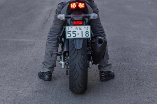 スズキ『SV650X』ってどんなバイク？ 燃費や足つき性、スペックの他、おすすめポイントや装備を解説します！【スズキのバイク！の新車図鑑▶650cc編／SUZUKI SV650X（2025）】