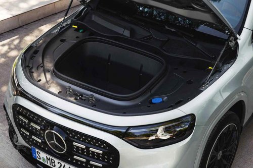 メルセデス・ベンツが、新型「GLB」を発表。まずはバッテリーEVの「EQテクノロジー」から販売開始