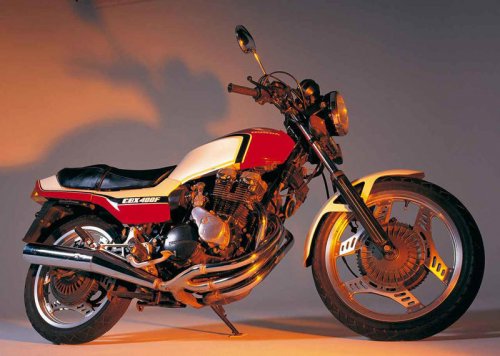 ホンダ「ドリームCB400FOUR」から「CBX400F」へと続く、デザインの進化を辿る【空冷4発ヨンヒャク回顧録】