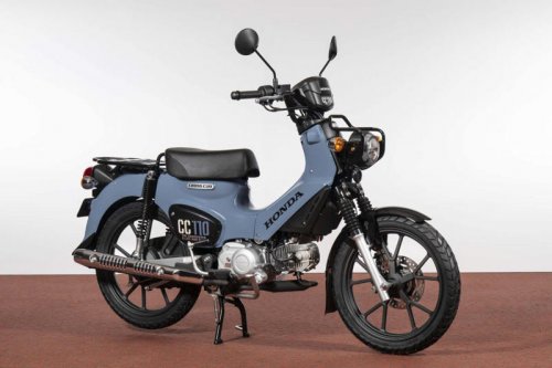 原付免許で125ccのバイクにも乗れる? ホンダの「新基準原付」適合スーパーカブはこれまでと何が違う?