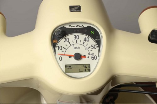 原付免許で125ccのバイクにも乗れる? ホンダの「新基準原付」適合スーパーカブはこれまでと何が違う?